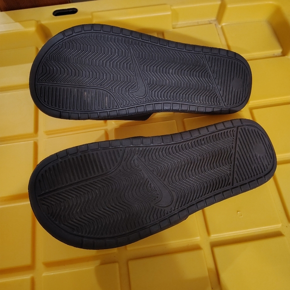 Nike Slides - Picture 5 of 6
